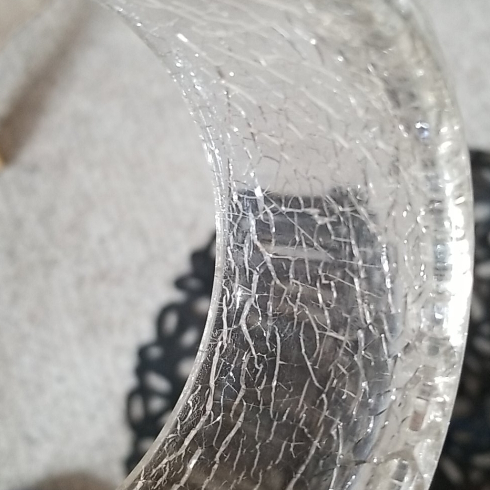 Large Plastic Bangle With Crackle design. - Picture 5 of 5
